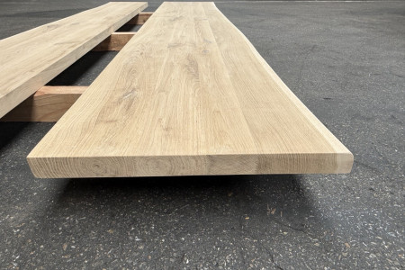 Rustiek eiken plank met boomrand